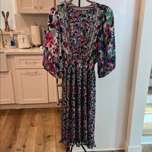 Vintage Diane Fres Elegant Floral Long Sleeve Dress with wide sleeves.